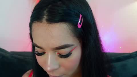 Mia online show from April 2026 07:52:02 PM