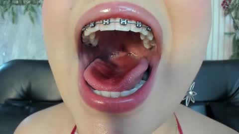 Mia Roux online show from November 2025 04:12:02 AM