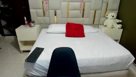 MIA HOT online show from April 2026 01:41:02 PM