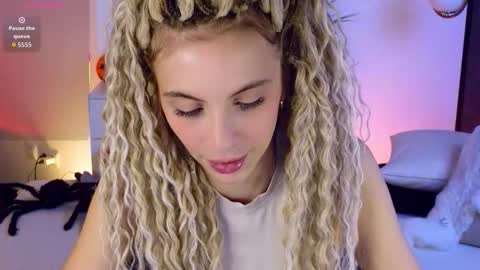 Mia online show from October 2025 06:47:01 AM