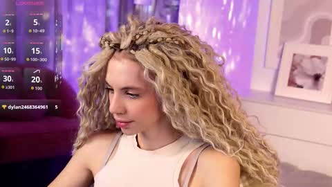 Mia online show from December 2025 06:20:01 AM