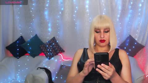 mia_sunn online show from September 2025 01:39:01 AM