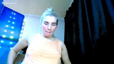 Snapshot of mia_sunnyy chatting on December 2024 09:44:01 PM Mia. online show from December 2024 09:44:01 PM