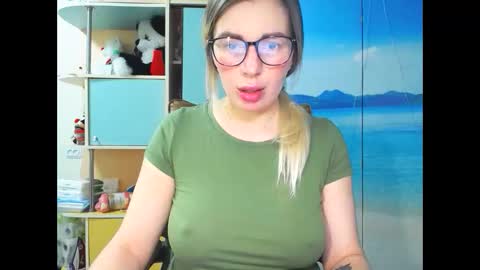 Snapshot of mia_sunnyy chatting on November 2025 03:22:02 PM Mia. online show from November 2025 03:22:02 PM