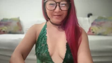 Mia online show from September 2025 05:40:01 PM