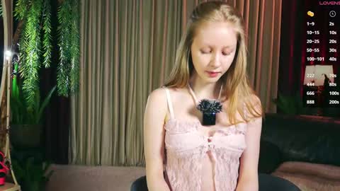 Mia online show from November 2025 02:50:02 PM