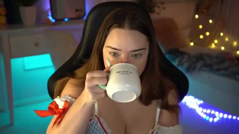 Snapshot of mia_vixen_ chatting on February 2025 04:01:01 AM VixenMia online show from February 2025 04:01:01 AM