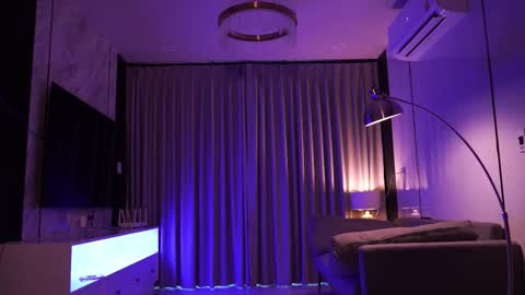 Snapshot of mia_vixen_ chatting on October 2025 03:25:03 AM VixenMia online show from October 2025 03:25:03 AM
