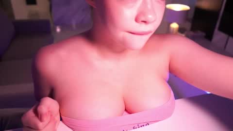 Snapshot of mia_vixen_ chatting on October 2025 03:26:02 AM VixenMia online show from October 2025 03:26:02 AM