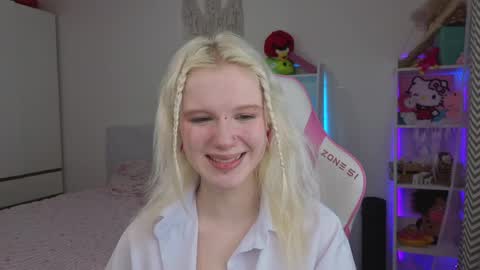 Mia online show from April 2026 03:37:01 AM