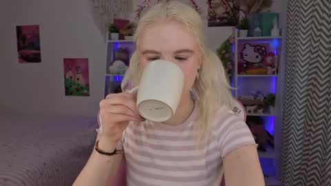 Mia online show from May 2026 03:25:02 AM