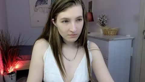 Mia online show from November 2025 10:18:02 AM