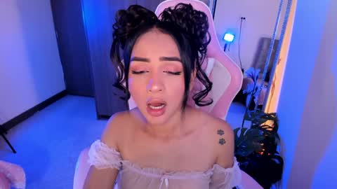 mia  nicolle online show from May 2026 02:07:02 AM