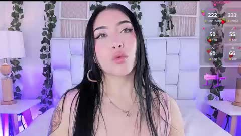 Mia online show from November 2025 11:55:02 AM