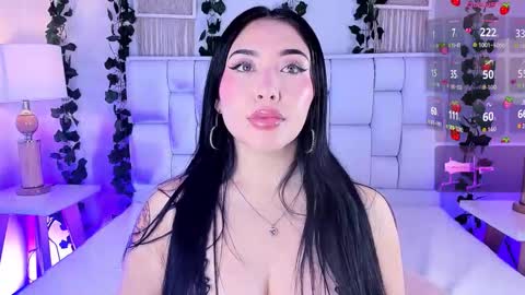 Mia online show from November 2025 12:02:02 PM