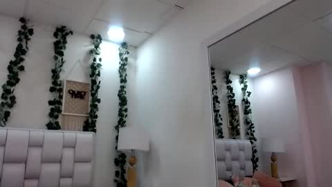 Mia online show from May 2026 11:28:02 AM