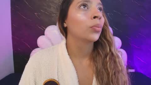 Mia online show from April 2026 12:10:01 PM