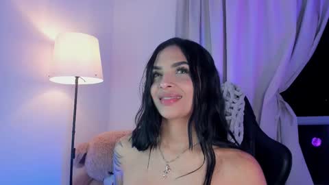 Mia online show from November 2025 04:57:02 AM