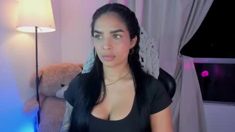 Mia online show from November 2025 03:27:02 AM