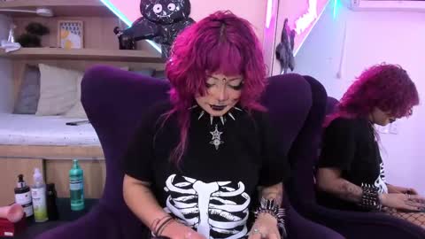 Mia online show from February 2025 01:03:01 PM