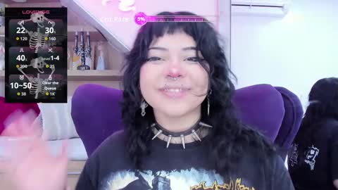 Mia online show from December 2025 12:23:02 PM