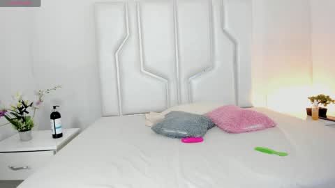 Snapshot of miaatorres_ chatting on April 2026 12:08:02 PM miaatorres_ online show from April 2026 12:08:02 PM