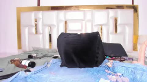 Mia  online show from February 2025 08:27:02 AM