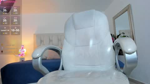 Snapshot of miabrunette23 chatting on December 2024 04:09:01 PM MIA online show from December 2024 04:09:01 PM