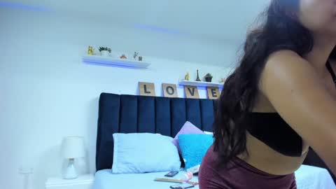 Snapshot of miabrunette23 chatting on December 2024 02:53:01 AM MIA online show from December 2024 02:53:01 AM