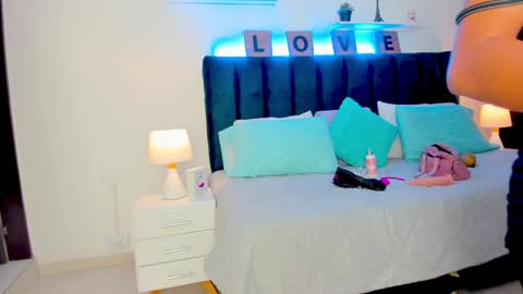 Snapshot of miabrunette23 chatting on January 2025 03:40:02 AM MIA online show from January 2025 03:40:02 AM