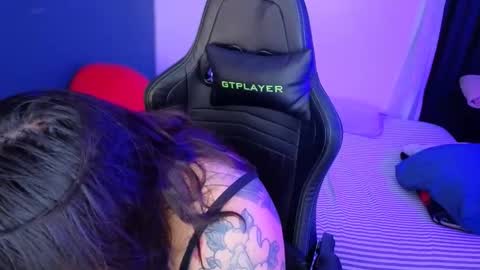 Mia online show from April 2026 11:27:01 PM