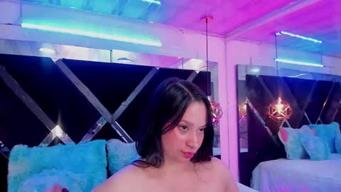 Mia online show from March 2026 01:44:01 AM