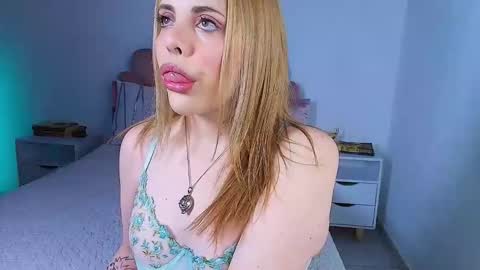 Snapshot of miacolucci_18 chatting on November 2025 11:10:01 AM Mary online show from November 2025 11:10:01 AM