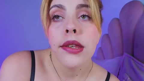 Snapshot of miacolucci_18 chatting on March 2026 11:05:01 AM Mary online show from March 2026 11:05:01 AM