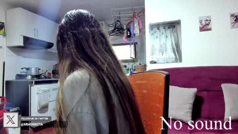 Mia online show from January 2025 11:06:01 PM