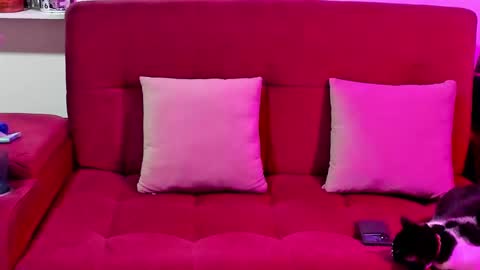 Mia online show from September 2025 01:05:02 AM