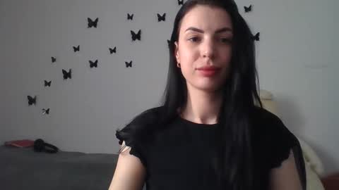 Mia online show from May 2026 09:32:01 PM