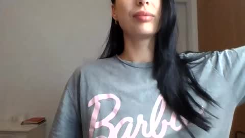 Mia online show from July 2026 09:00:02 PM