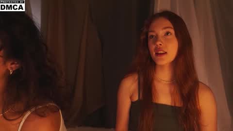 Mia online show from November 2025 07:52:02 PM