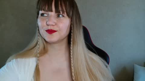 Snapshot of miafoxisja chatting on September 2025 05:29:01 AM MiaFoxisJa online show from September 2025 05:29:01 AM