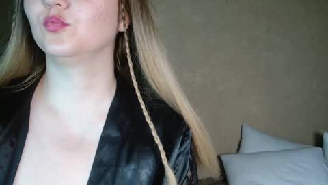 Snapshot of miafoxisja chatting on September 2025 02:07:02 PM MiaFoxisJa online show from September 2025 02:07:02 PM