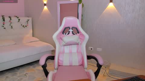 Mia Gomez online show from January 2025 01:03:01 PM