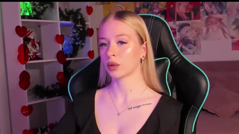 Mia online show from December 2025 05:25:01 AM