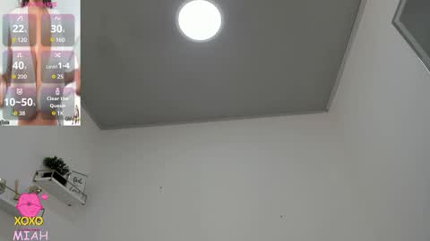 Miah Collins online show from December 2025 11:37:01 AM