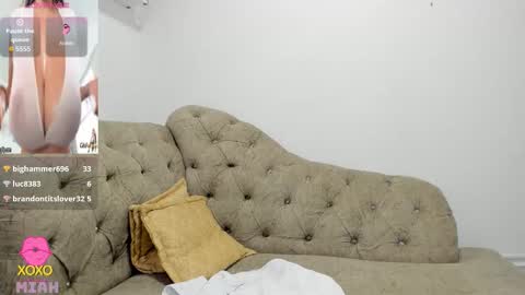 Miah Collins online show from December 2025 09:18:01 AM