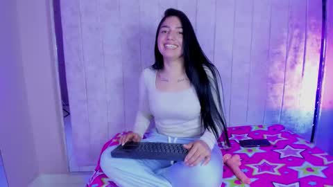 Mia online show from March 2026 03:47:01 AM