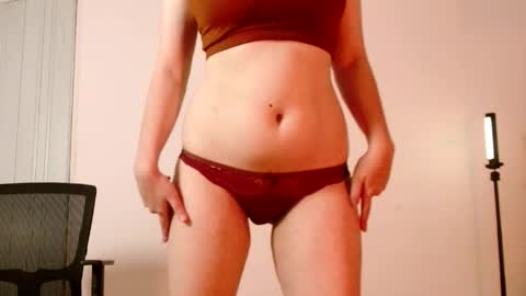 Snapshot of miaisgettinghot chatting on April 2026 09:20:01 PM Mia online show from April 2026 09:20:01 PM