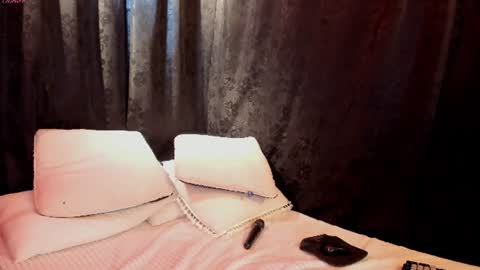Snapshot of miaknox chatting on June 2026 02:53:01 AM Mia online show from June 2026 02:53:01 AM