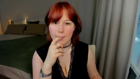 mialacrice online show from May 2026 11:19:01 AM