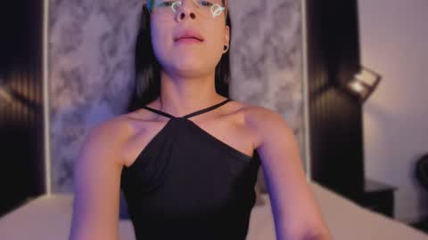 Mia Larouse online show from March 2026 08:26:01 PM